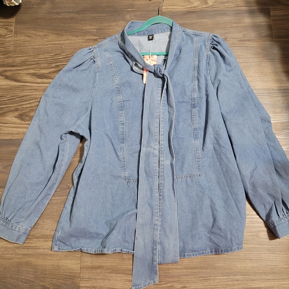 Denim Blouse with Tie Neck Size 3X Blue Puff Sleeve Relaxed Fit Heavy Boho